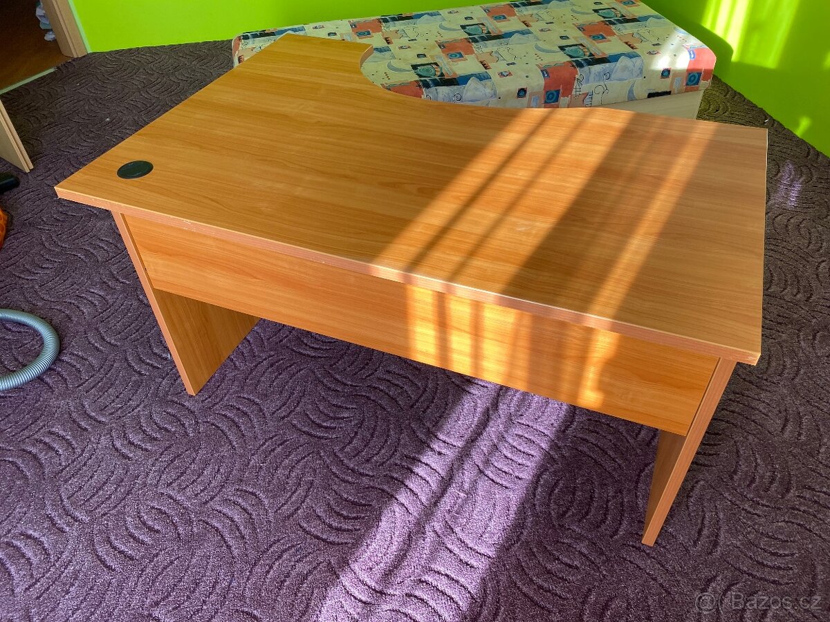 Kancelářský stůl - 3