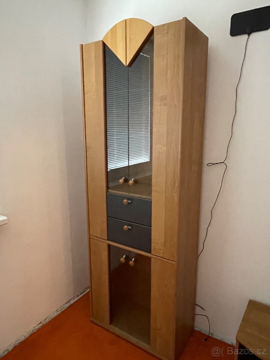 Skříně a rohový stůl na PC - 3