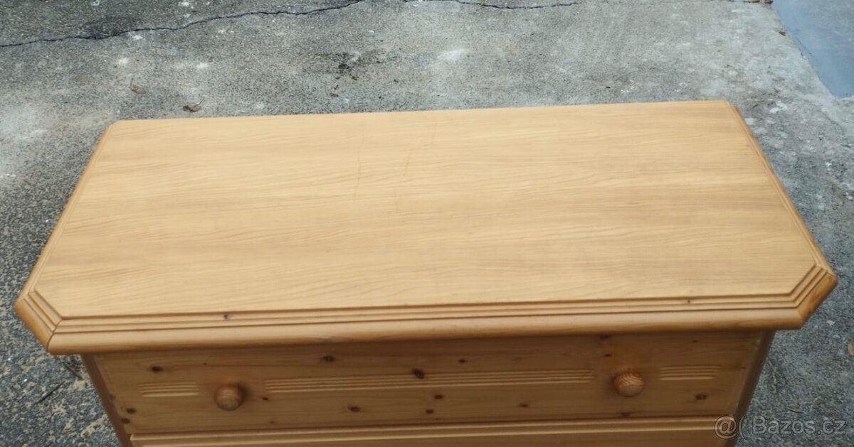 Dřevěná komoda - 3