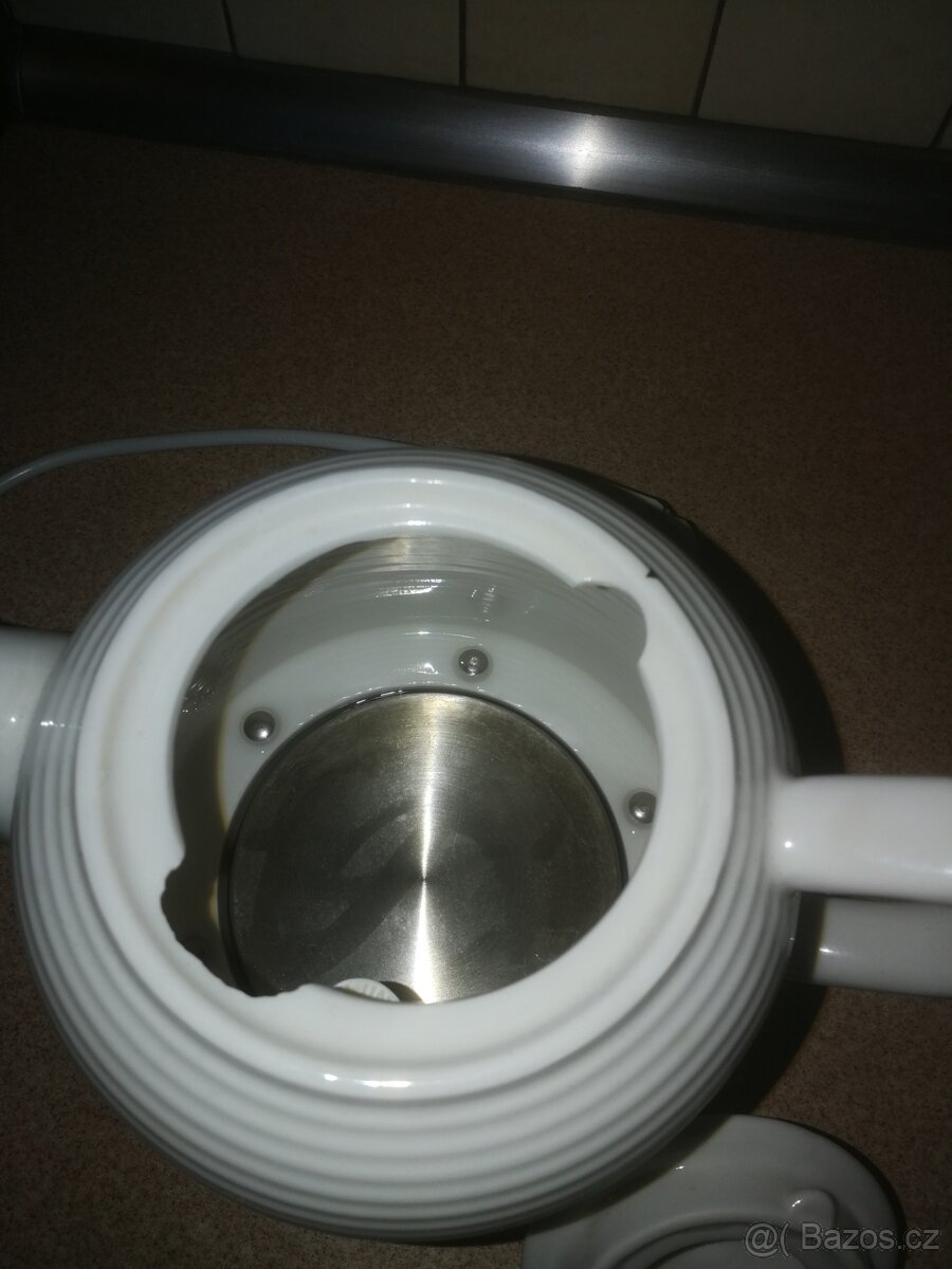 keramická rychlovarná konvice ADLER - 3