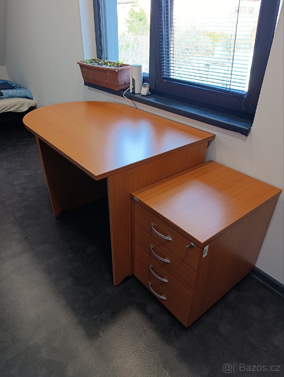 Stůl a dva stolky - 3