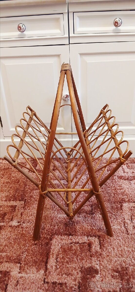 Stojan na noviny - 3