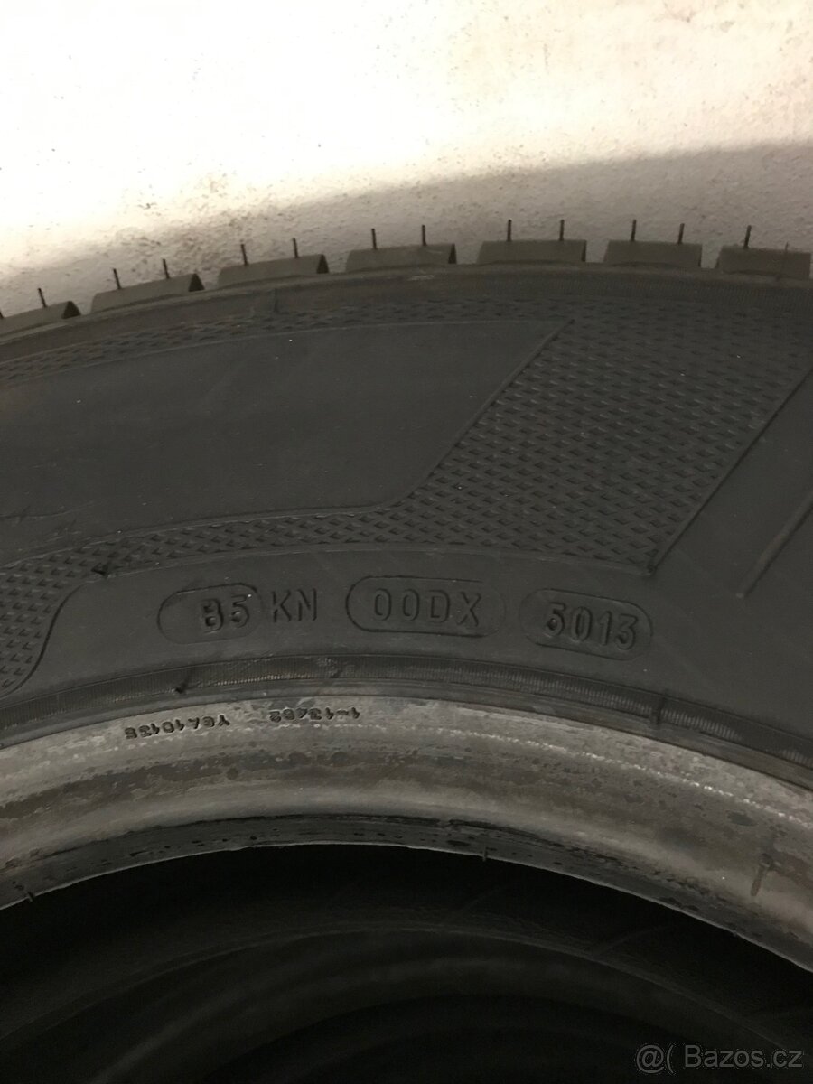 Pneu 215/75/16c - 3