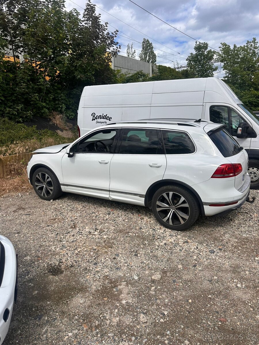 VW Toouareg 7P 2016 lehce bouraný - 3