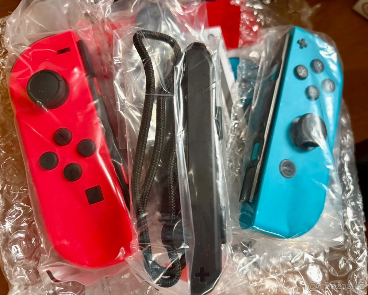 Nintendo Joy-Cony s dockem a obal - 3