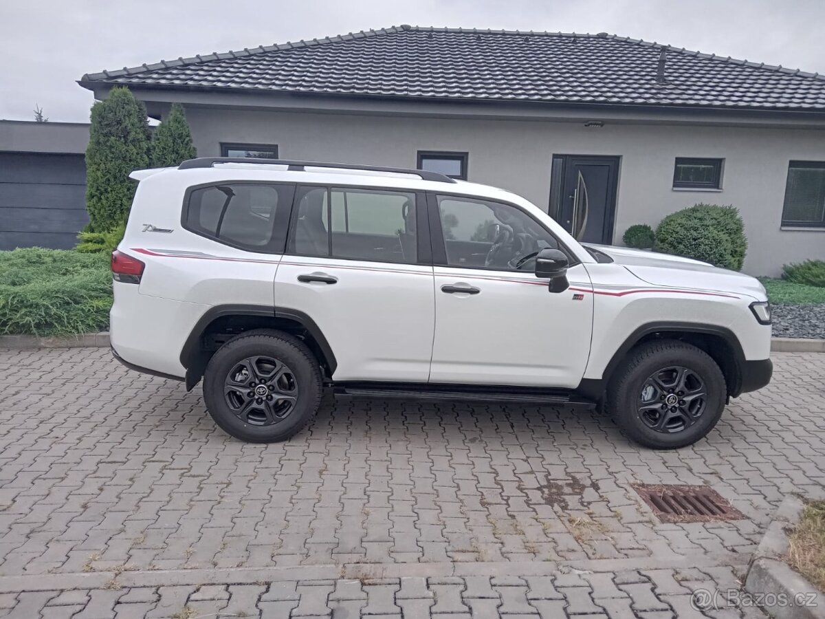 Land Cruiser LC 300 GR SPORT 3,3L TD, SLEVA