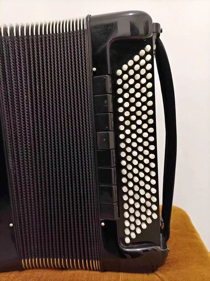 Akordeon 120 basový, barva černá, použitý - 3