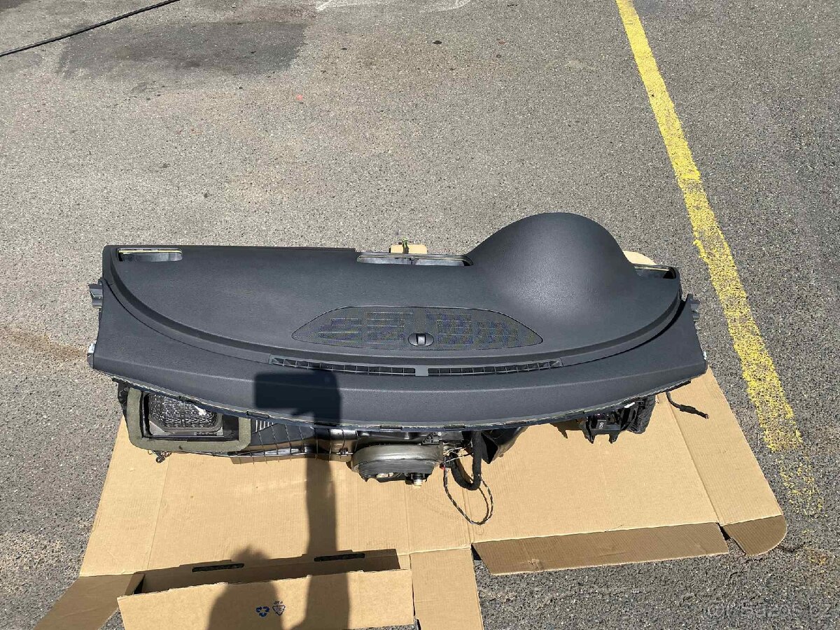 Palubní deska Volkswagen Passat B7 - 3