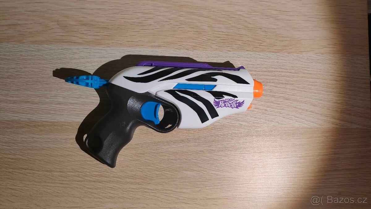 Prodám Nerf Rebelle pistoli i s příslušenstvím - 3