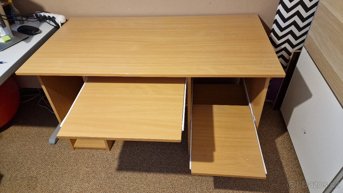 Pracovní stůl - 3