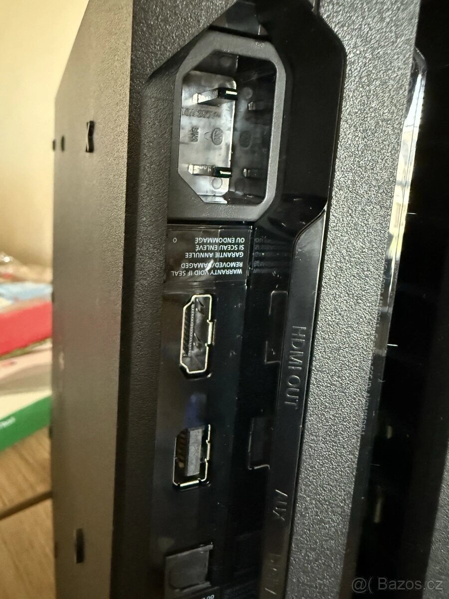 PlayStation 4 Pro 1TB + 3 ovladače + 9 her - 3
