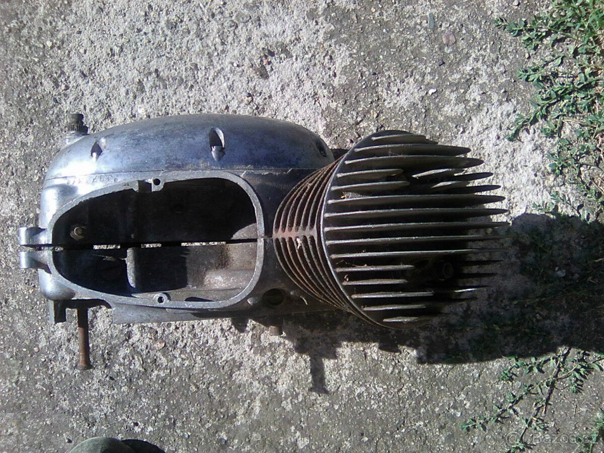 čz 125/150 - motor,rozeta,kolo,náboj,startpáka,válec čz125b - 3