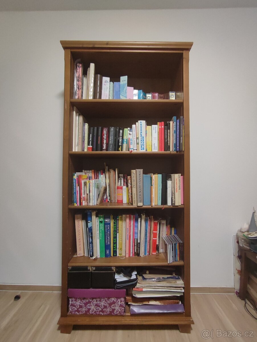 Kvalitní dřevěná knihovna - 3