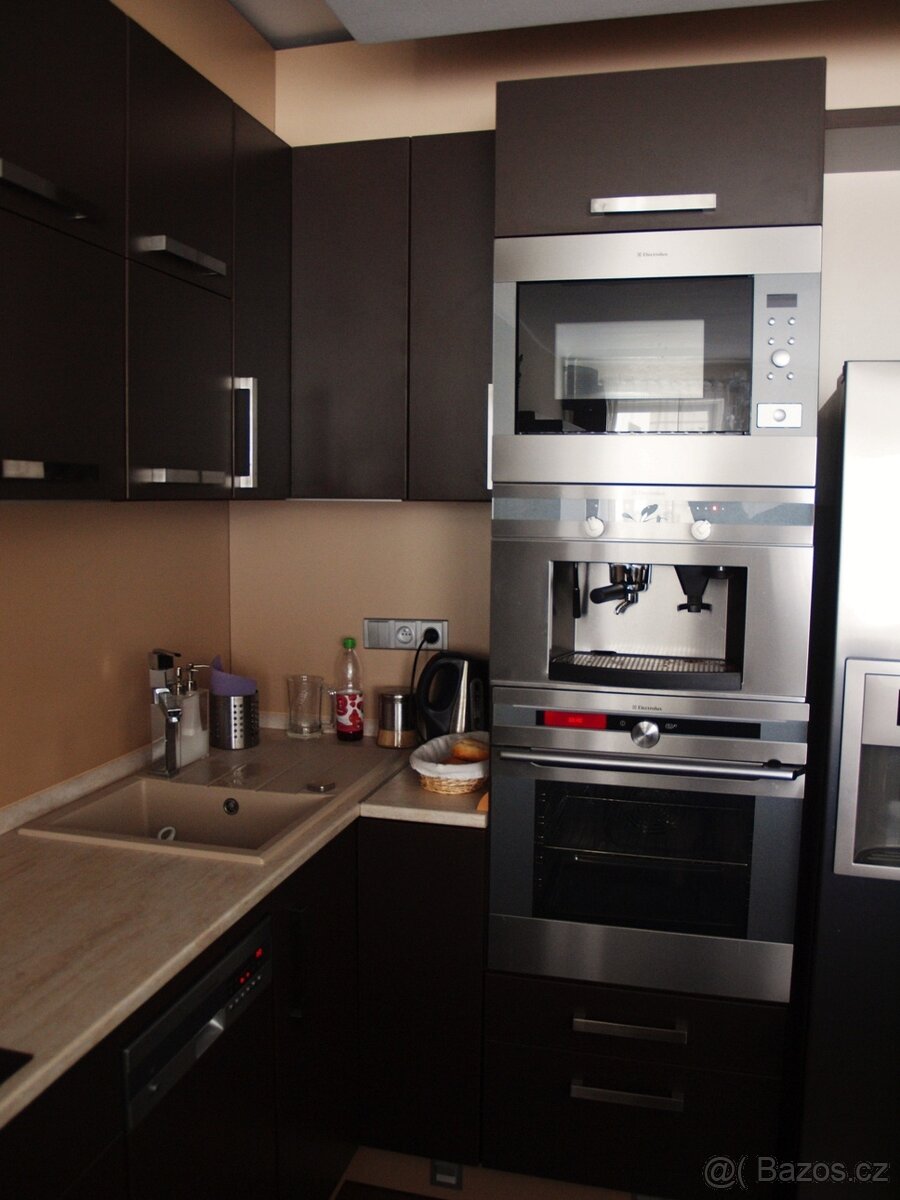 Pronájmu byt 3+kk - 3