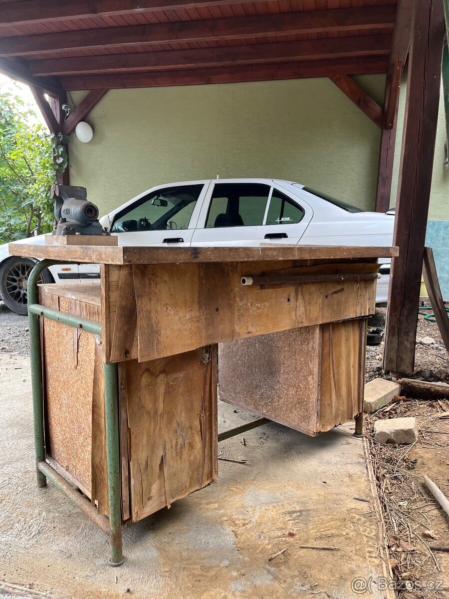 Pracovní stůl - 3