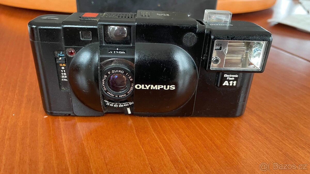 OLYMPUS XA + blesk A11 - 3