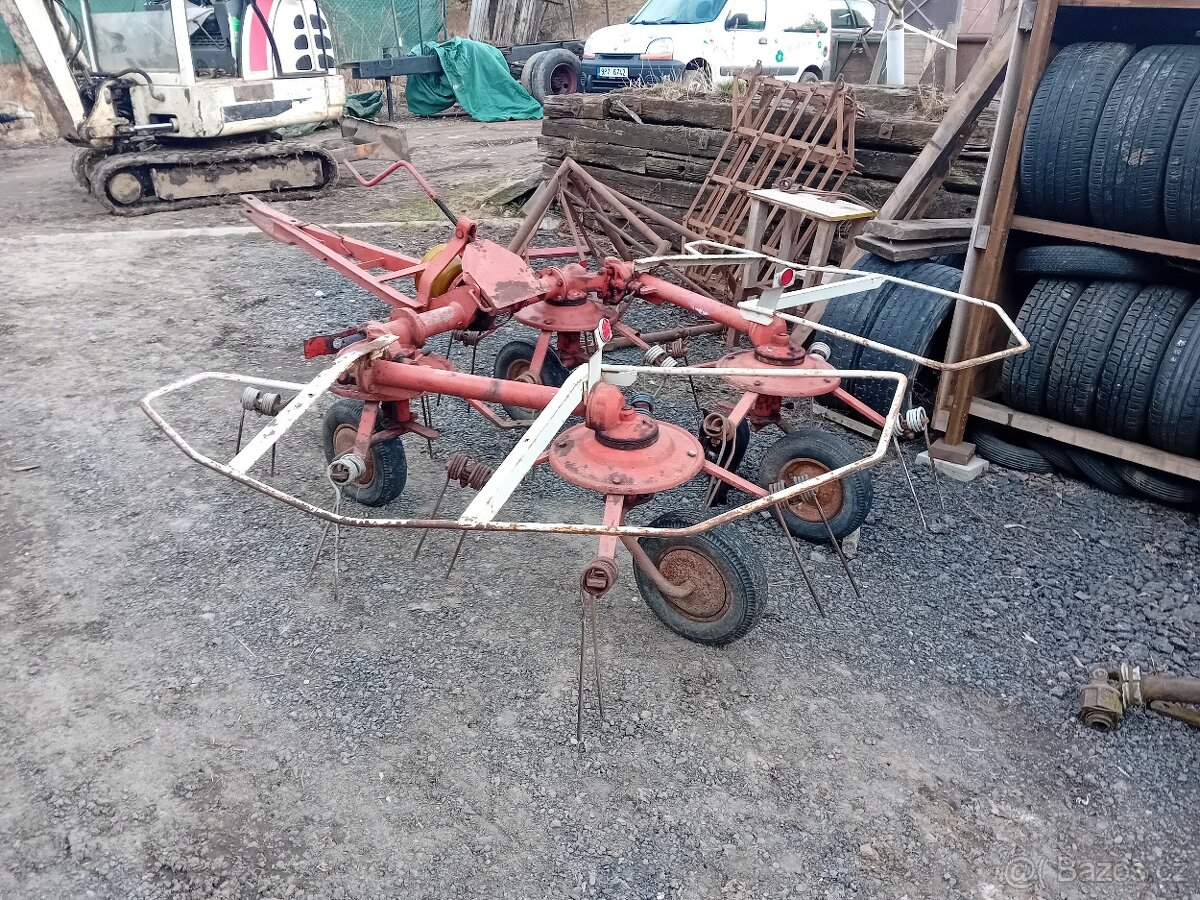 Obraceč sena KUHN, 4,2 m - 3