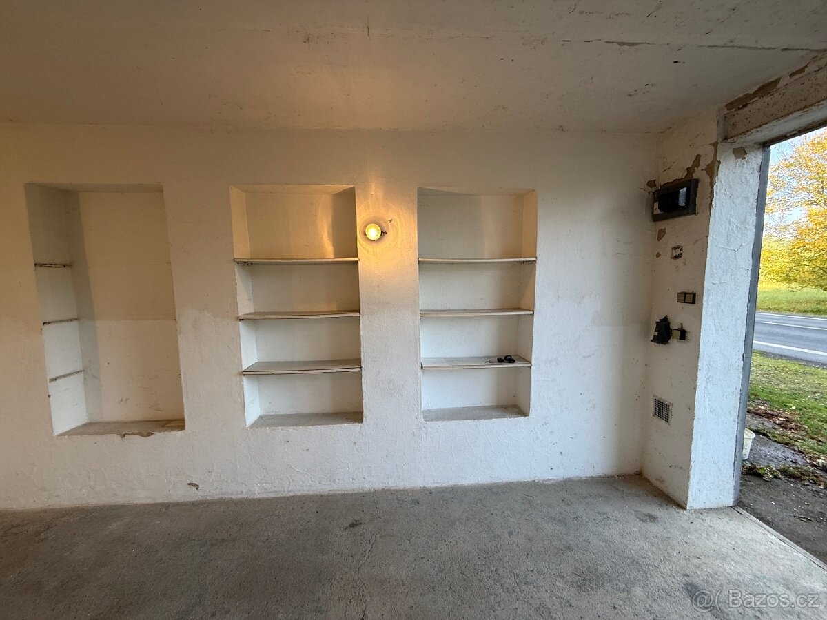 Garáž s regály a elektřinou 220/380V - 3