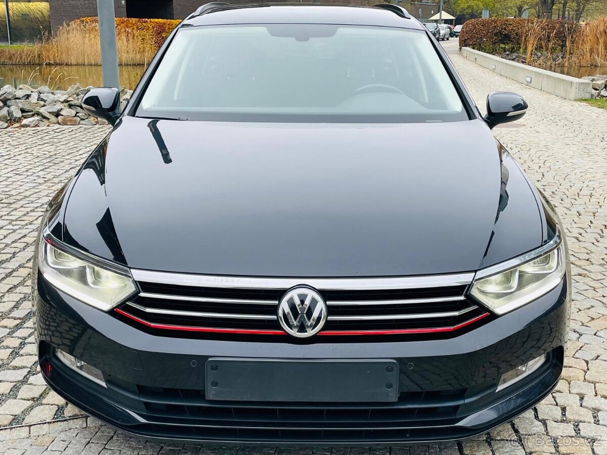 Volkswagen Passat 2.0TD 2019 AUT LED SENZORY VÝHŘEV SERVISKA - 3