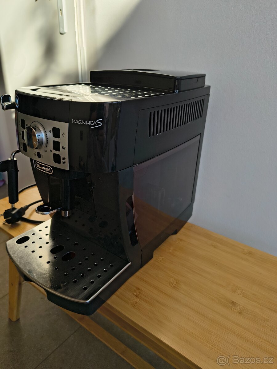 Kávovar DELONGHI ECAM - 3