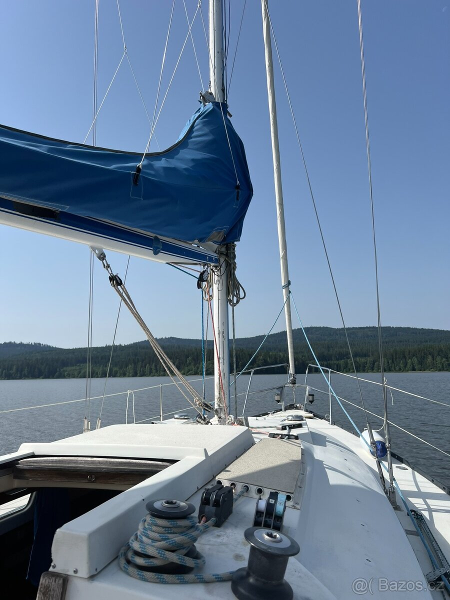 Kajutová plachetnice C&C30 - 3