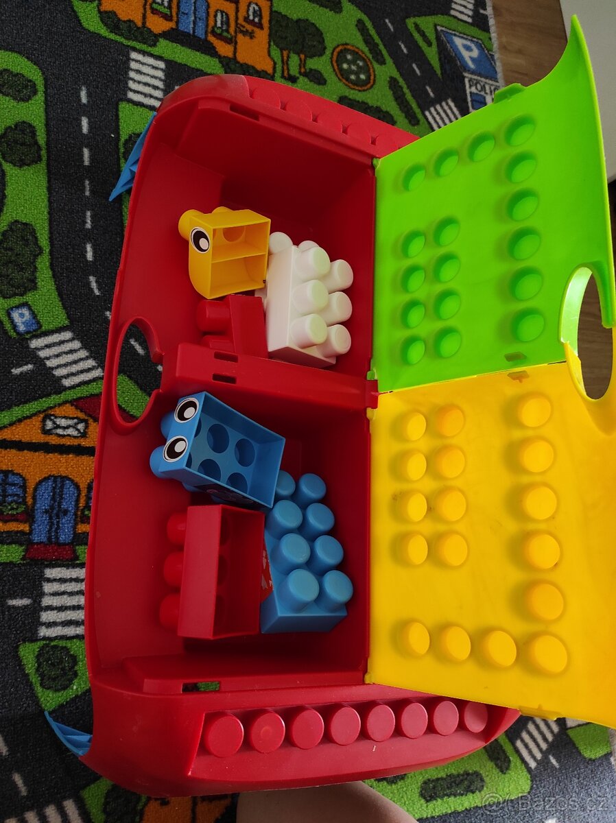 Set barevných kostek s přenosným stolem - 3