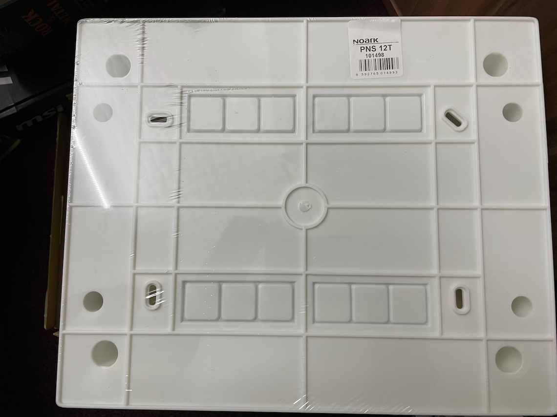 Rozvaděč a jističe (komplet) - 3