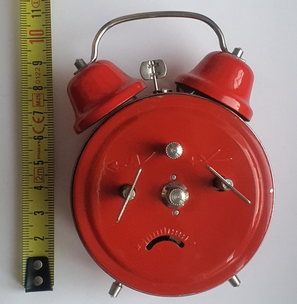 Prim červený natahovací budík - 3