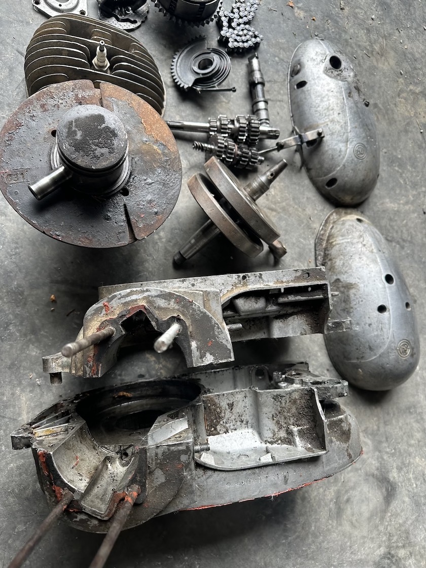 Predám DILY motoru ČZ 250/455 - 3