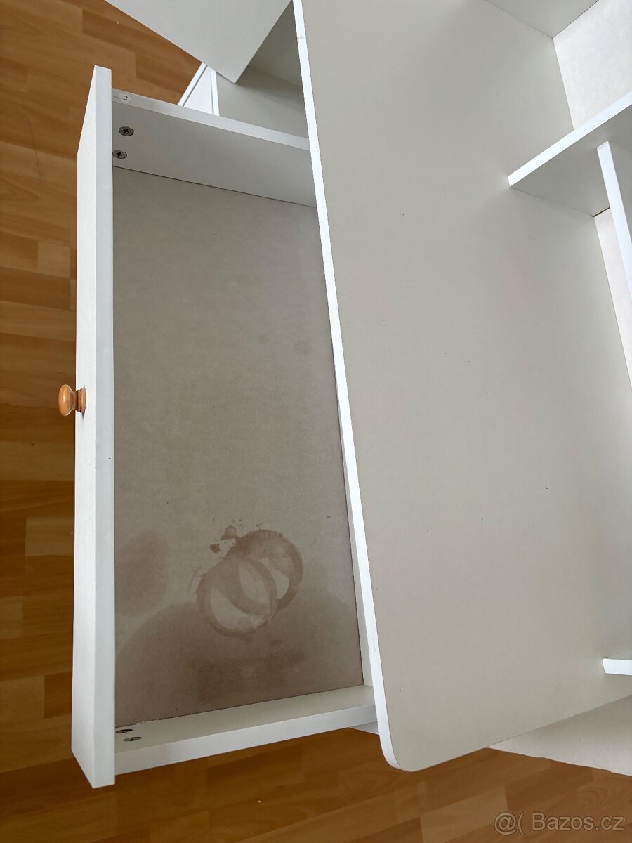 Kosmetický stolek - 3