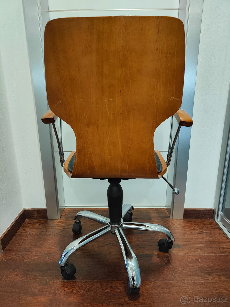 Prodám kancelářskou dřevěnou židli - 3