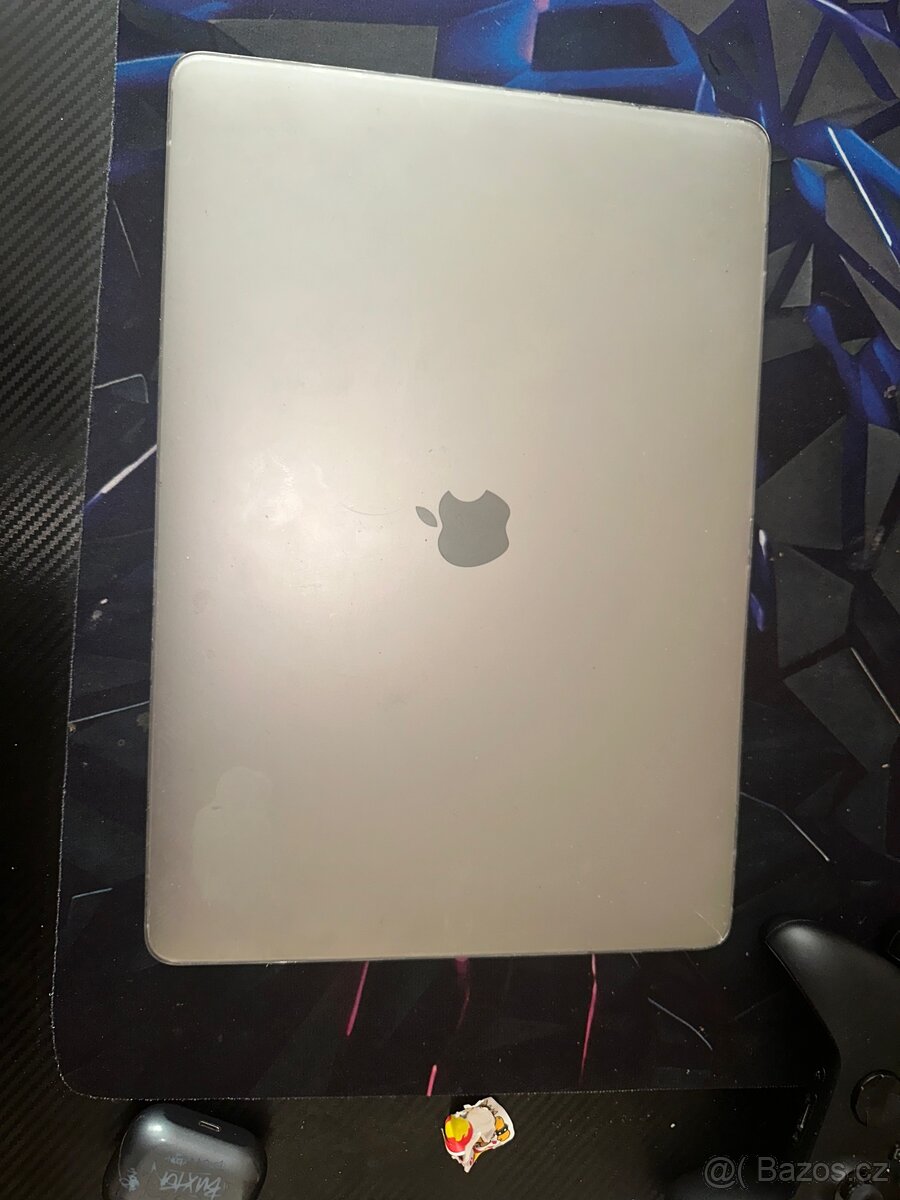 MacBook Pro 15-2018– 6jádro i7 / 16GB RAM / - 3