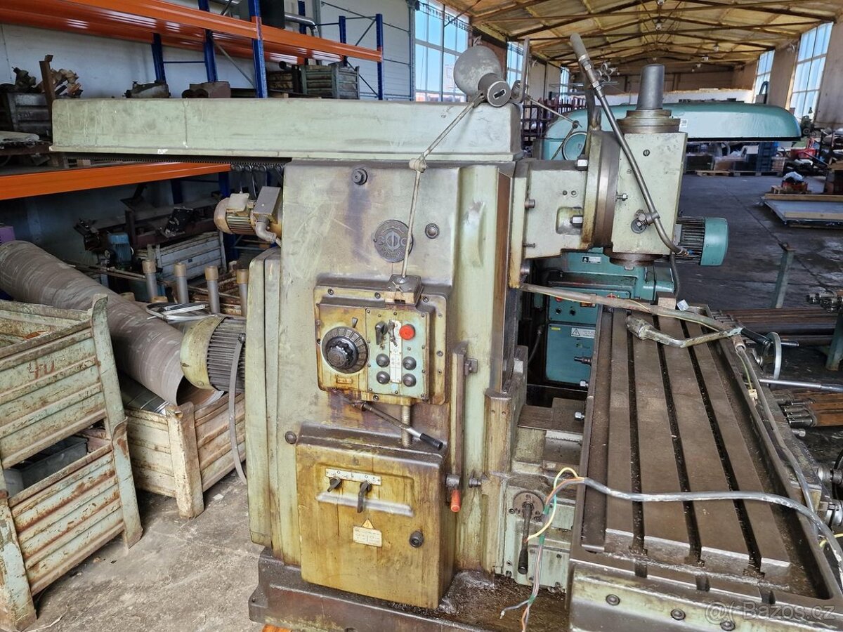 Univerzální frézka STANKO 6P83 (8634 - 3