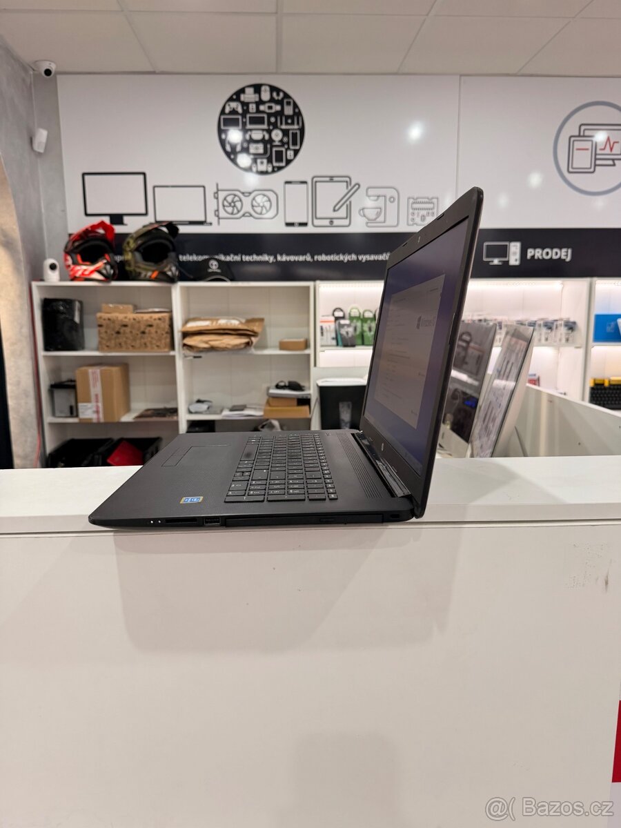 HP Pavilion 17 - 3