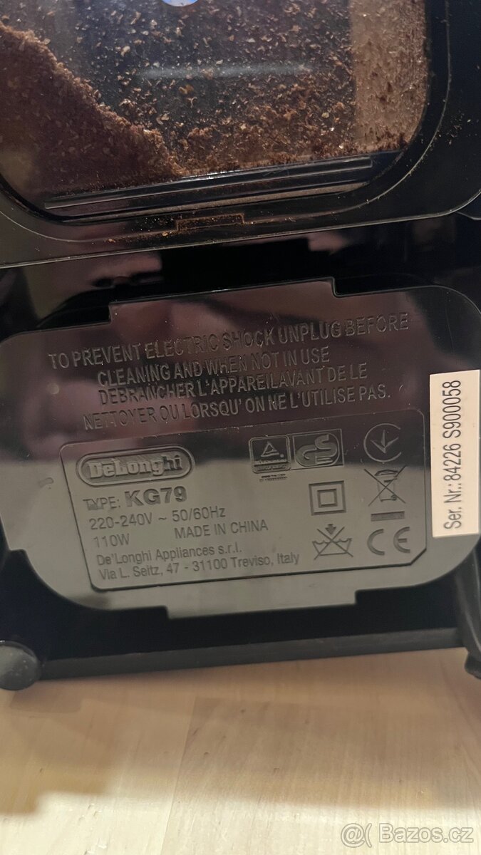 mlýnek na kávu DeLonghi KG79 - 3