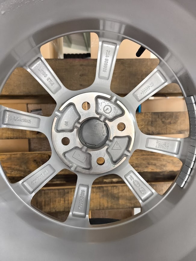 HYUNDAI R15/4x100/NEJAZDENA ORIGINÁL ZIMNÁ SADA - 3