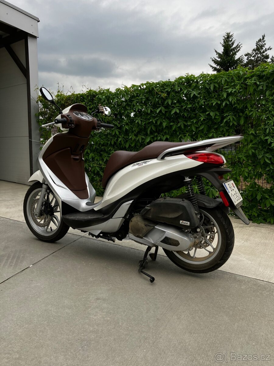 Skútr Piaggio Medley 150 - 3