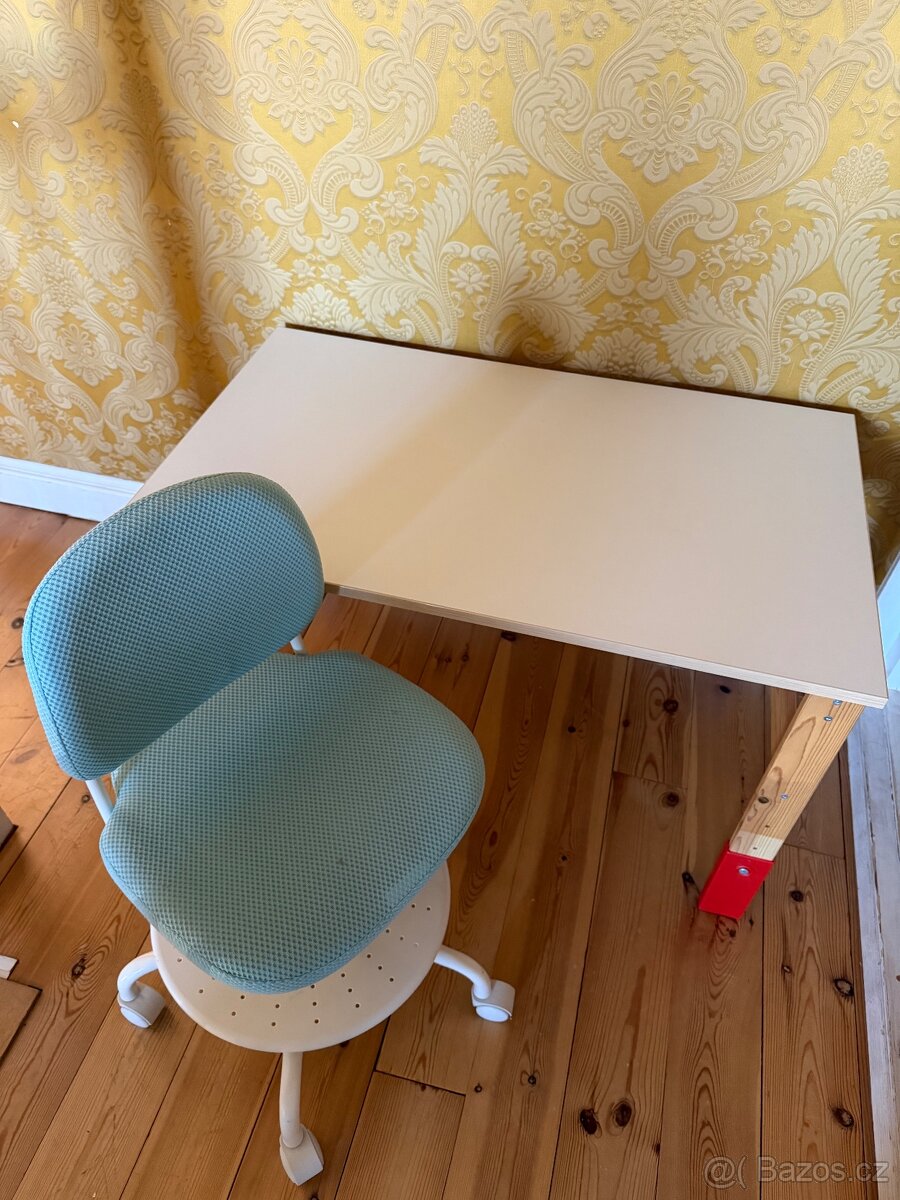 Dětský psací stůl s otočnou židlí Ikea - 3
