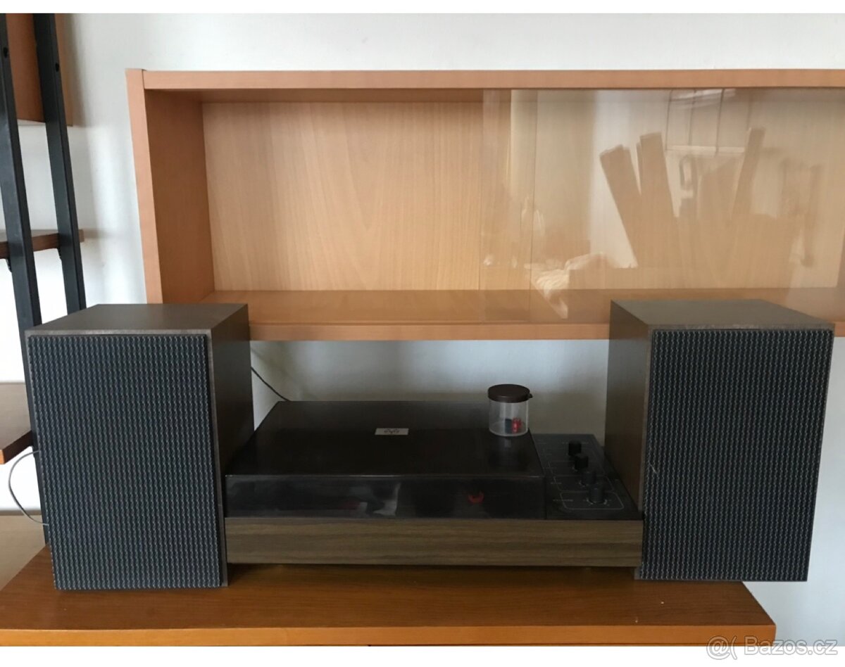 Gramofon Tesla s reproduktory - 3