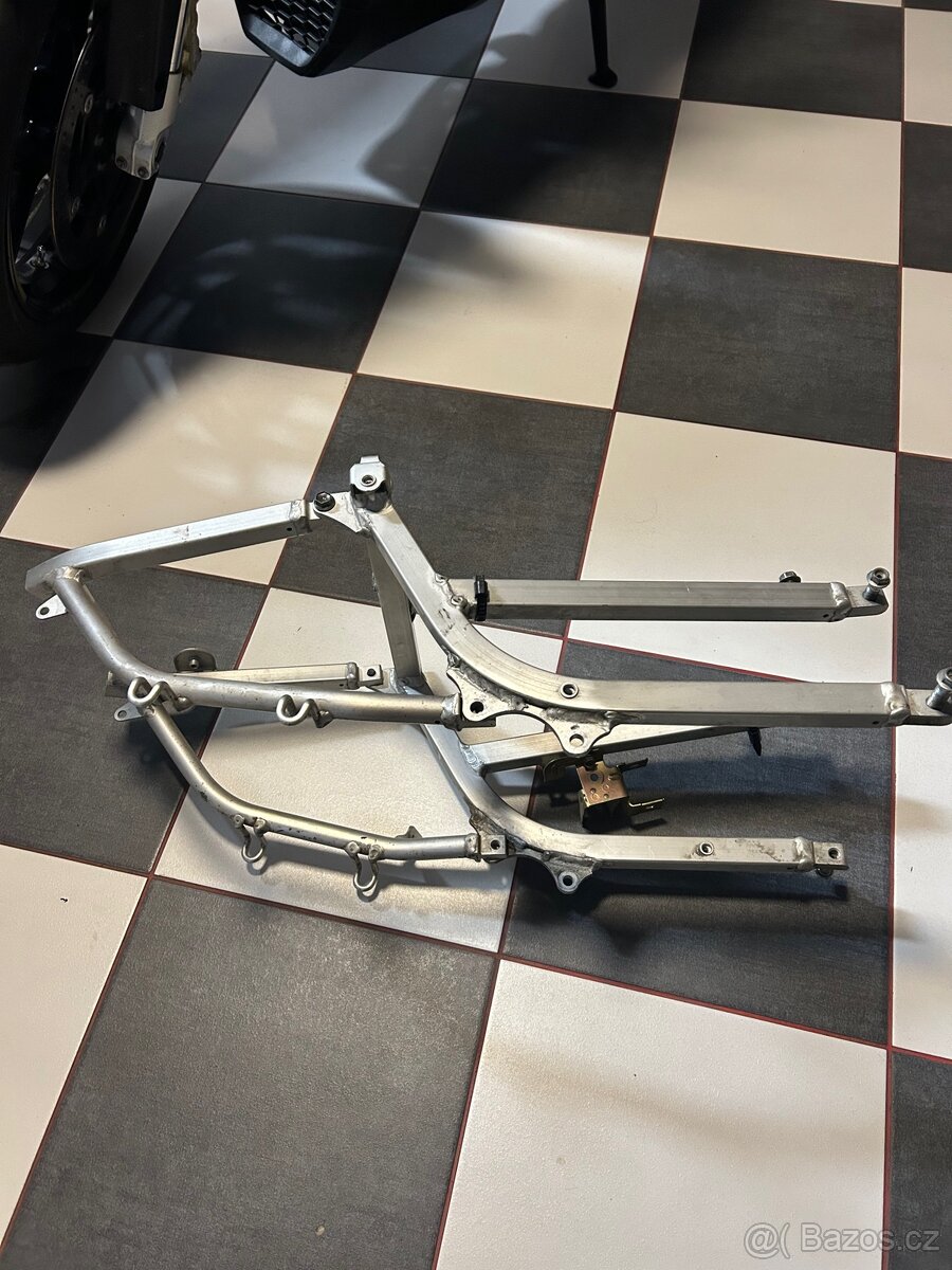 Suzuki gsxr Podsedlový rám - 3
