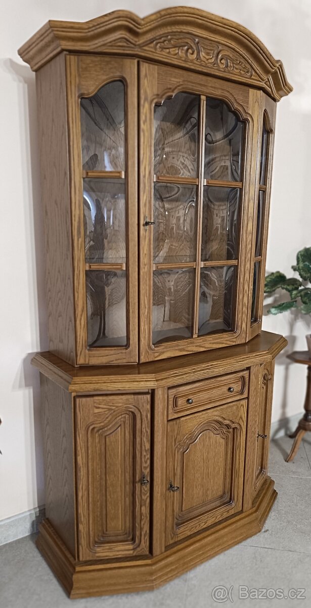 Dubová, rustikální souprava komody a vitríny. TOP - 3