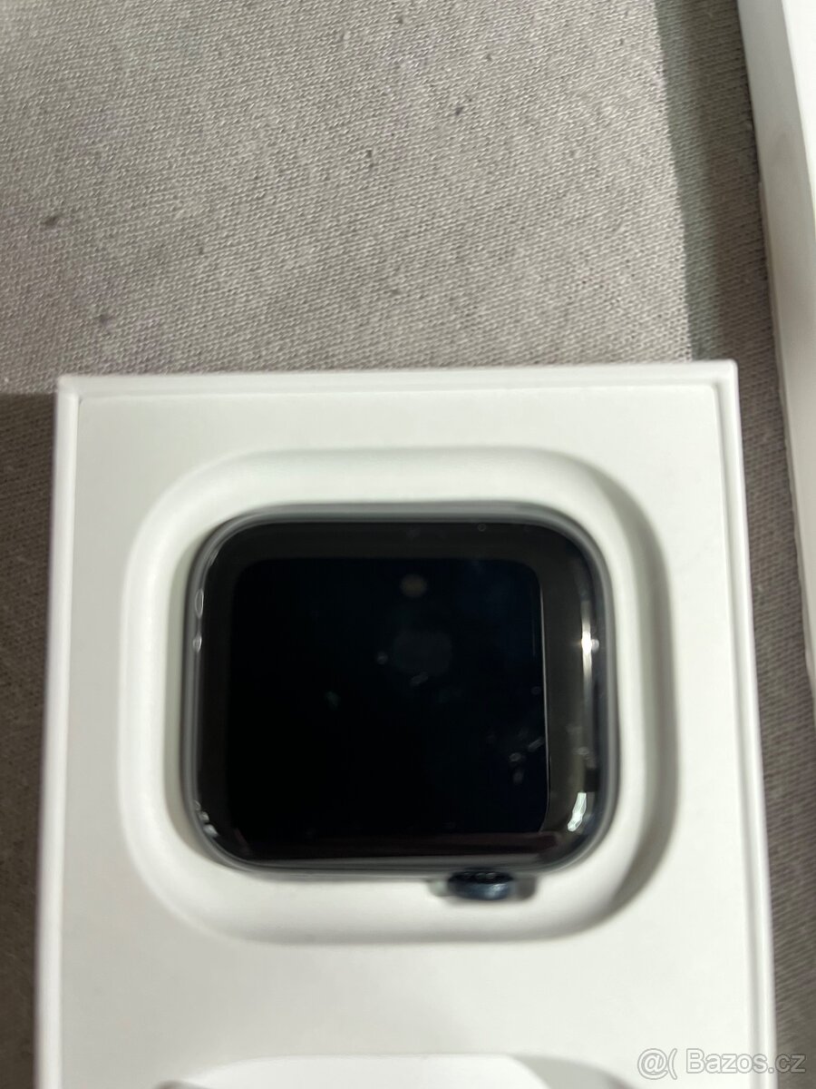 Apple Watch SE 2024 - 3