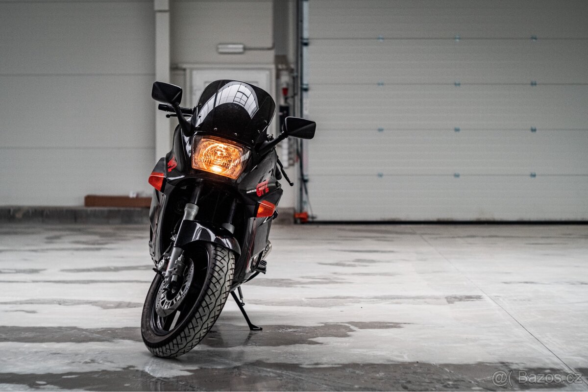 Kawasaki GPZ 1000rx - 3