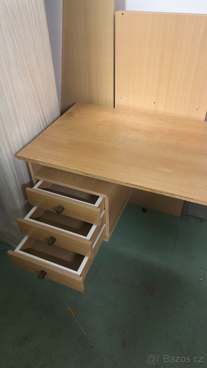 Dřevěný psací stůl - 3
