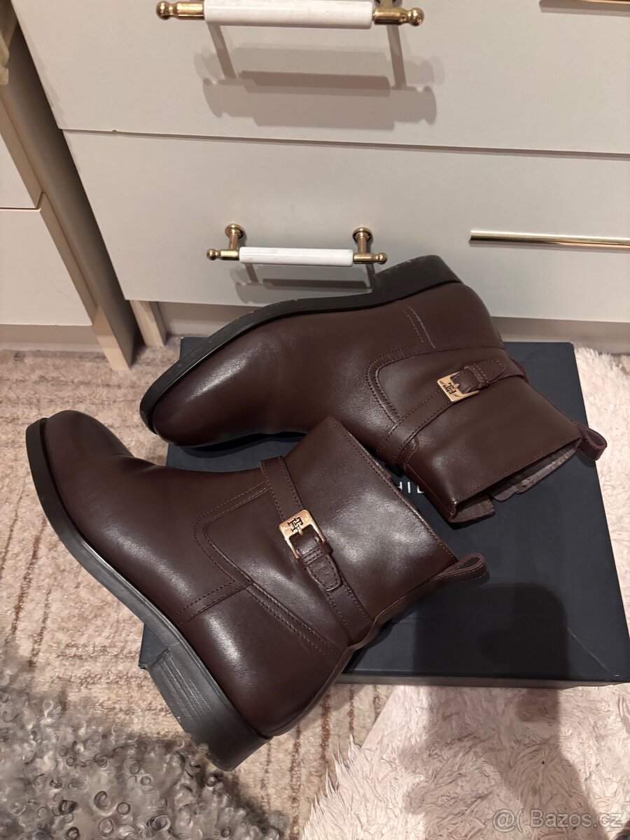 Dvoje dámské kožené boty Tommy Hilfiger vel. 38 - 3