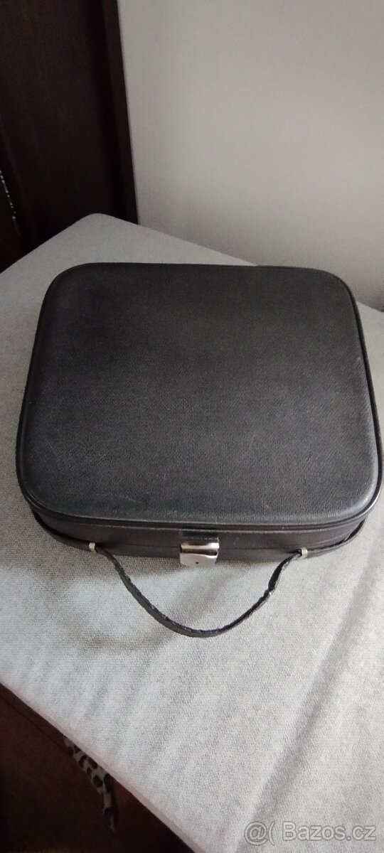 Kufříkový psací stroj - 3