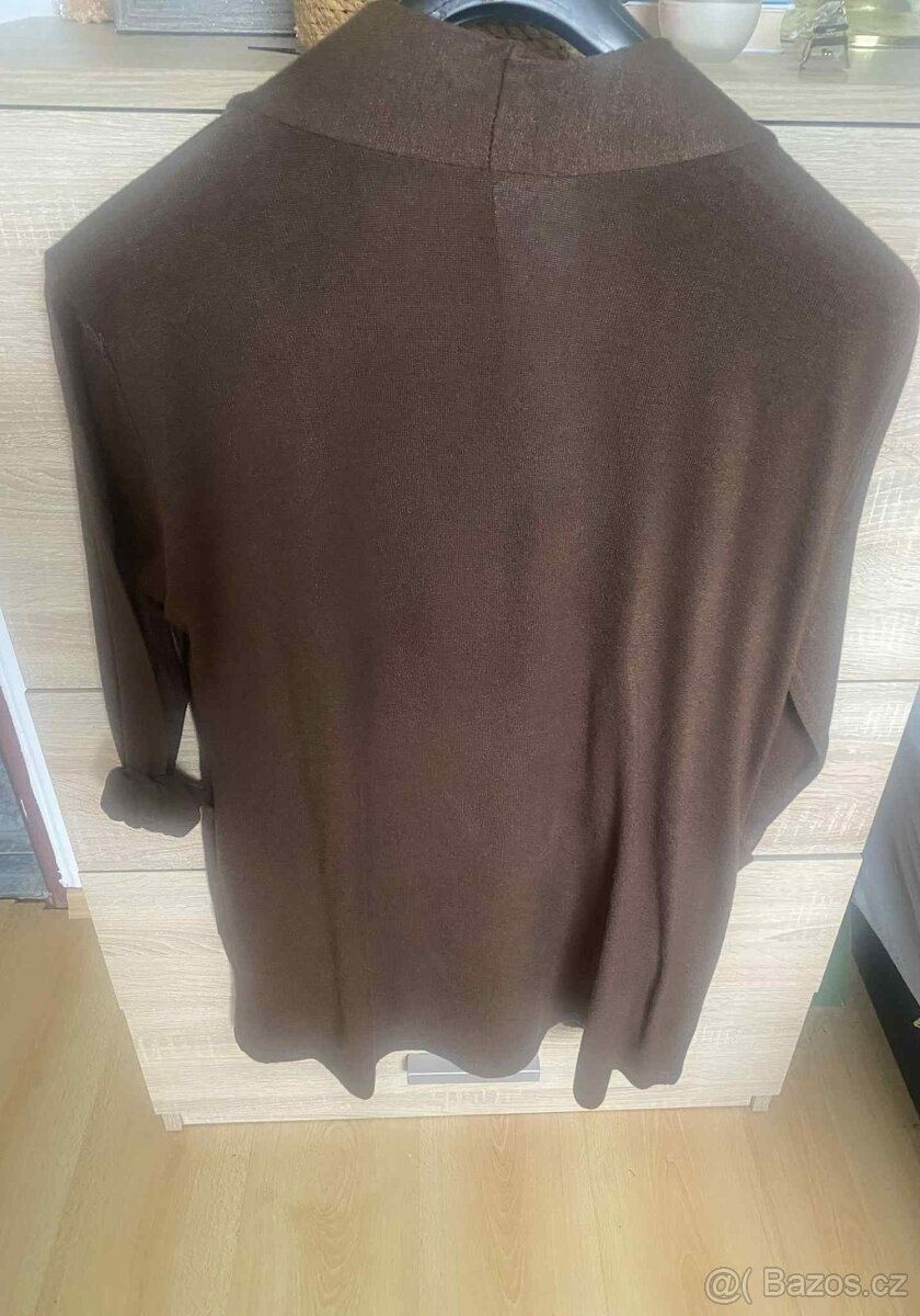 Italský nový svetříkový kardigan vel. 48 a více - 3