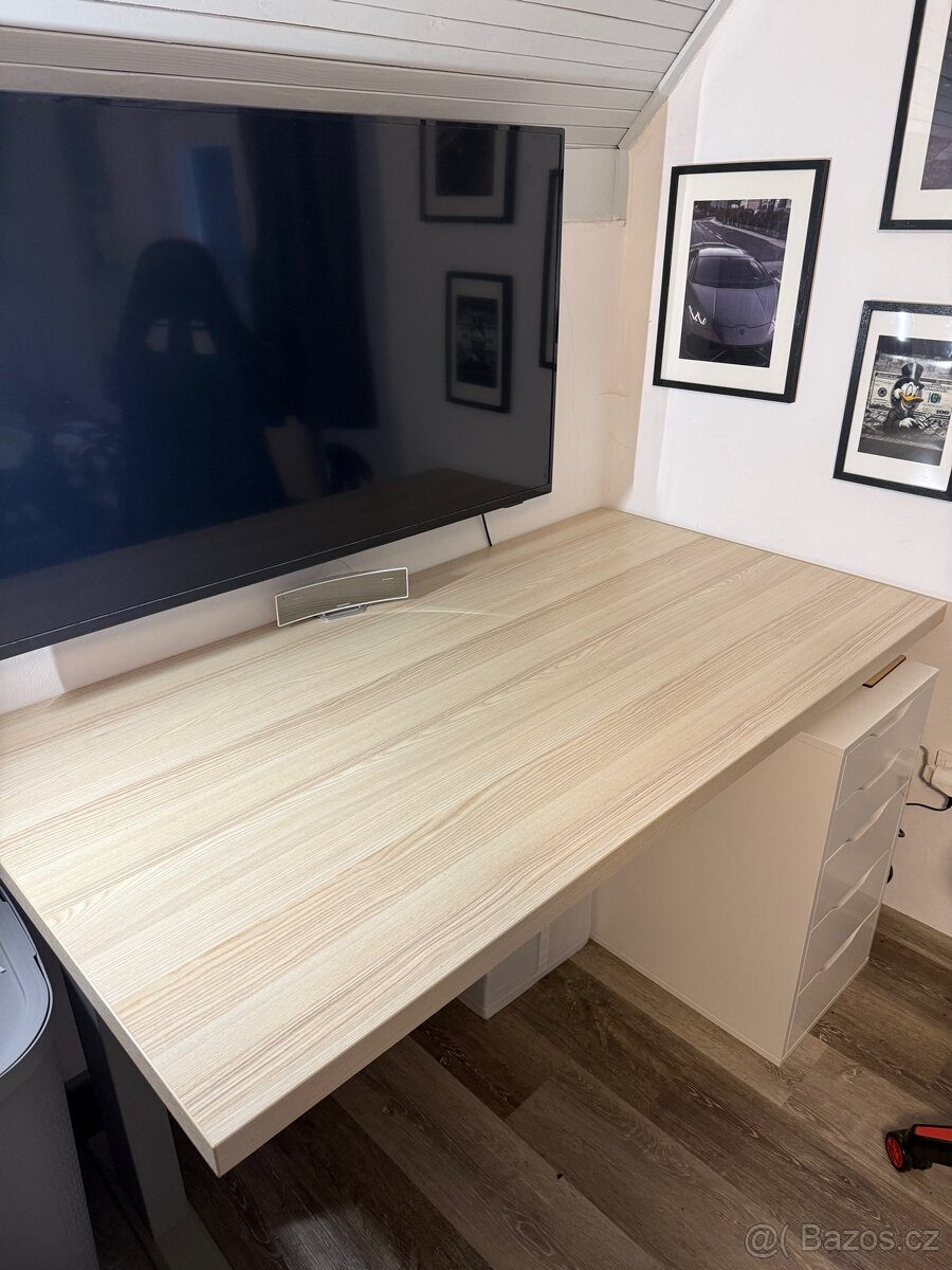 Pracovní Stůl - 3