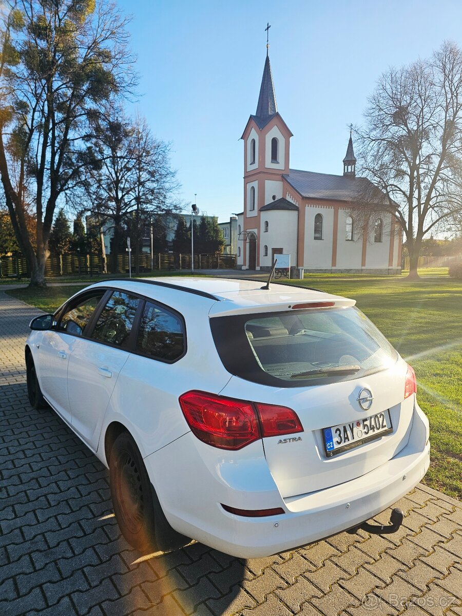 OPEL ASTRA J 1.6 85 KW 2012 /PLYN /TAŽNÉ - 3