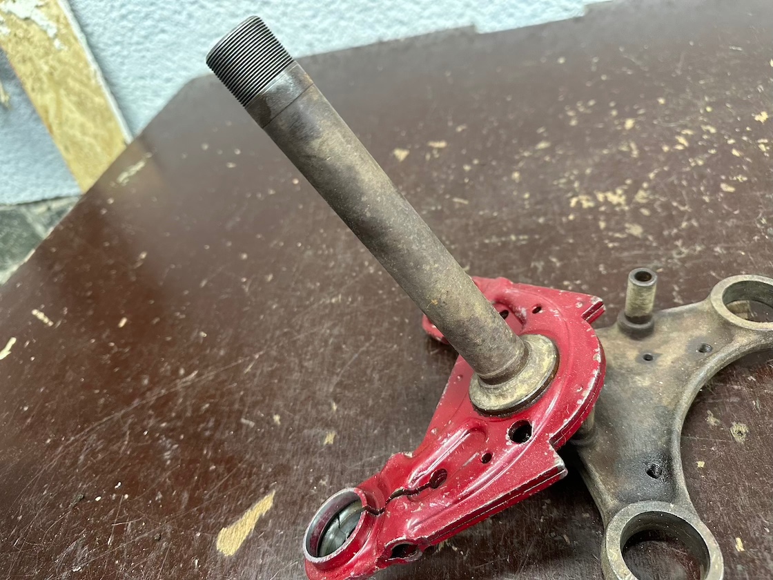 Predám orig. nové spodní BRÝLE JAWA 250 350 panelka ulozenka - 3